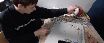 ФИЗИКА ЯВЛЯЕТСЯ ВЕСЬМА ПОДХОДЯЩИМ ПРЕДМЕТОМ ДЛЯ ВОСПИТАНИЯ В ЮНОШЕСТВЕ ТВОРЧЕСКОГО МЫШЛЕНИЯ В ОБЛАСТИ ЕСТЕСТВОЗНАНИЯ